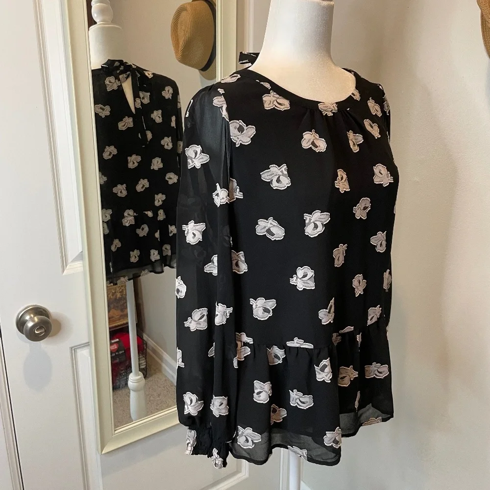Loft Black and Off-White Ruffle-Bottom Top - PM - Picture 2 of 14